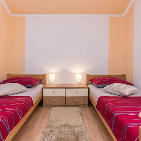 Four-bedroom In Miranje