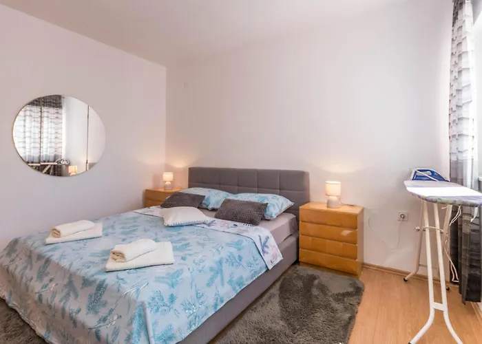 Four-bedroom In Vikendica *