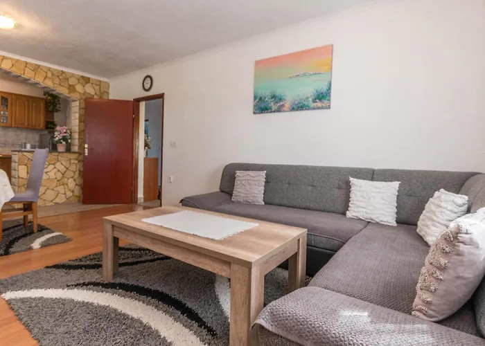 Four-bedroom In Vikendica