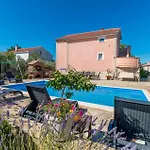 Nyaraló Four-bedroom In Miranje