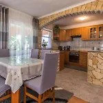 Four-bedroom In Miranje