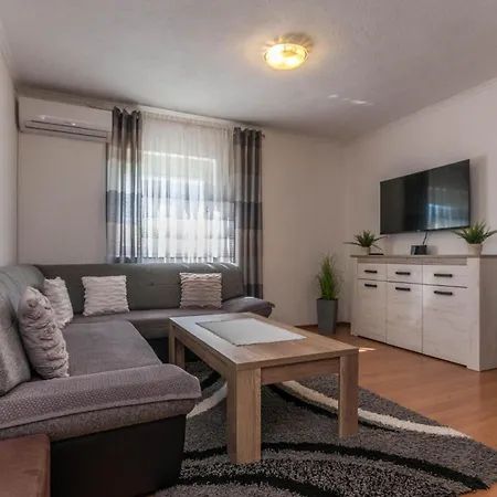 Four-bedroom In * Miranje