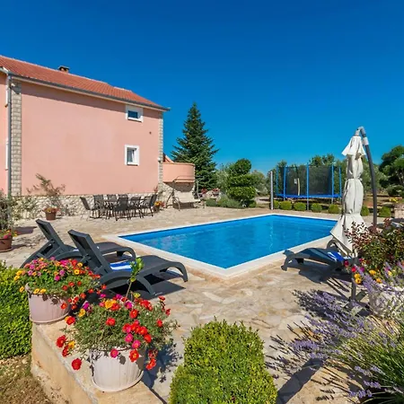 Four-bedroom In Vakantiehuis Miranje