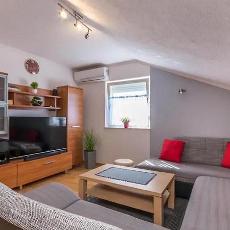 Amazing Home In Miranje