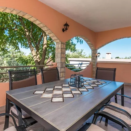 Four-bedroom In Vakantiehuis Miranje