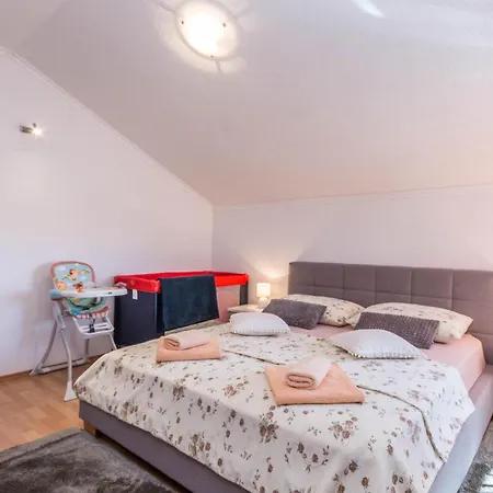 Amazing Home In Miranje Dom wakacyjny *