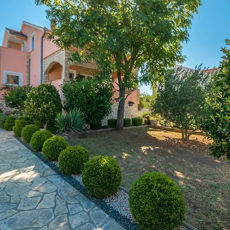 Four-bedroom In * Miranje