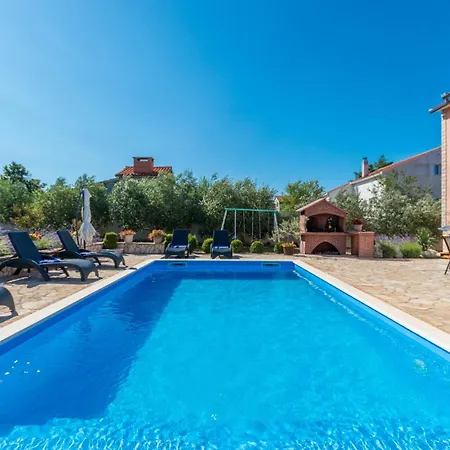 Four-bedroom In Vakantiehuis *