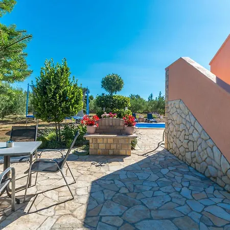 Amazing Home In Miranje *