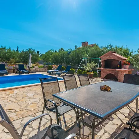 Amazing Home In Miranje *