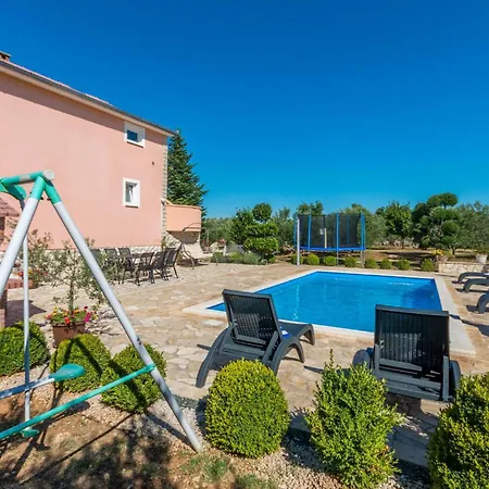 Four-bedroom In * Miranje