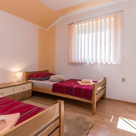 Amazing Home In Miranje