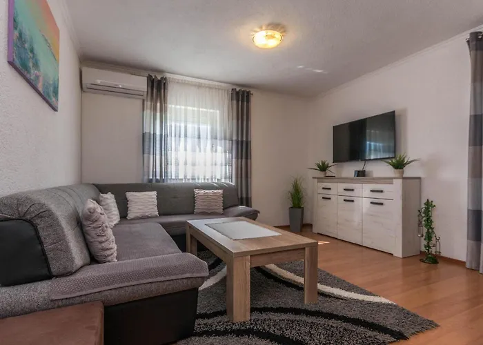 Four-bedroom In * Miranje