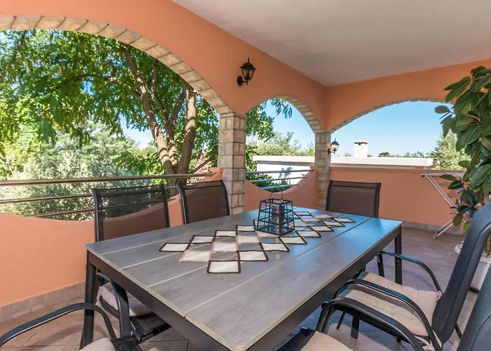 Four-bedroom In Дом отдыха Miranje