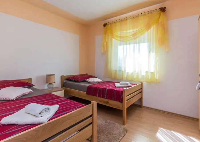 Дом отдыха Four-bedroom In Miranje