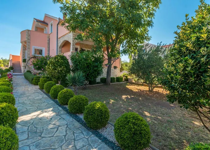 Four-bedroom In * Miranje