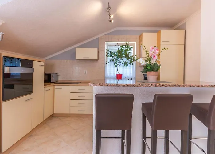 Four-bedroom In Miranje