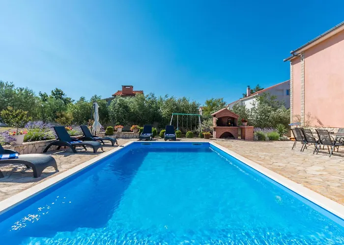 Four-bedroom In Дом отдыха *