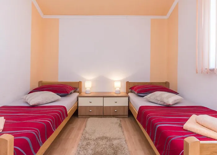 Four-bedroom In Miranje